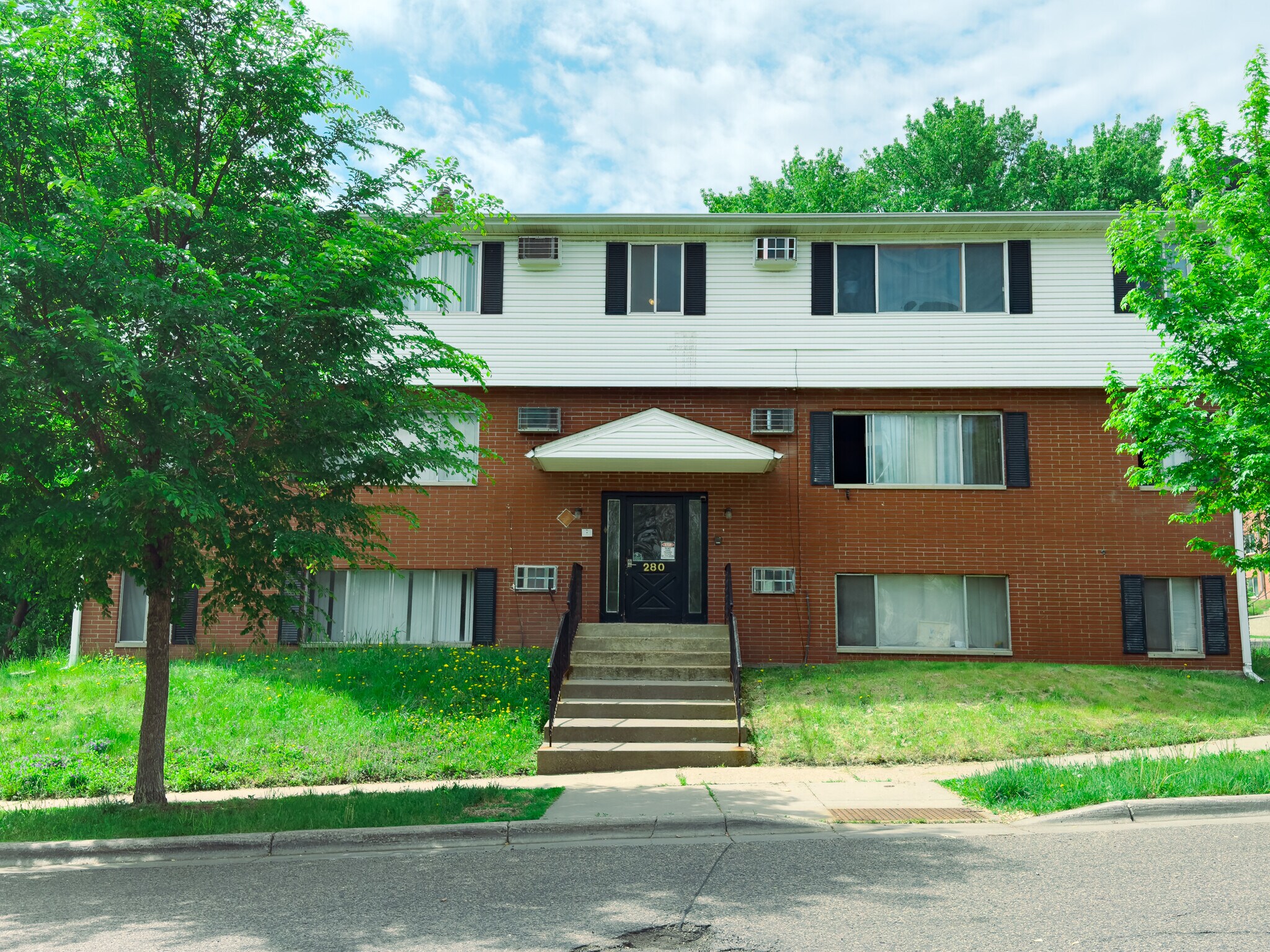 280 Winifred St W, Saint Paul, MN à vendre Photo du bâtiment- Image 1 de 13