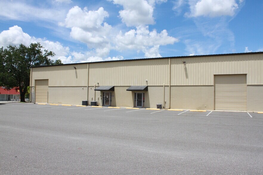 6333-6339 All American Blvd, Orlando, FL à louer - Photo du bâtiment - Image 2 de 11