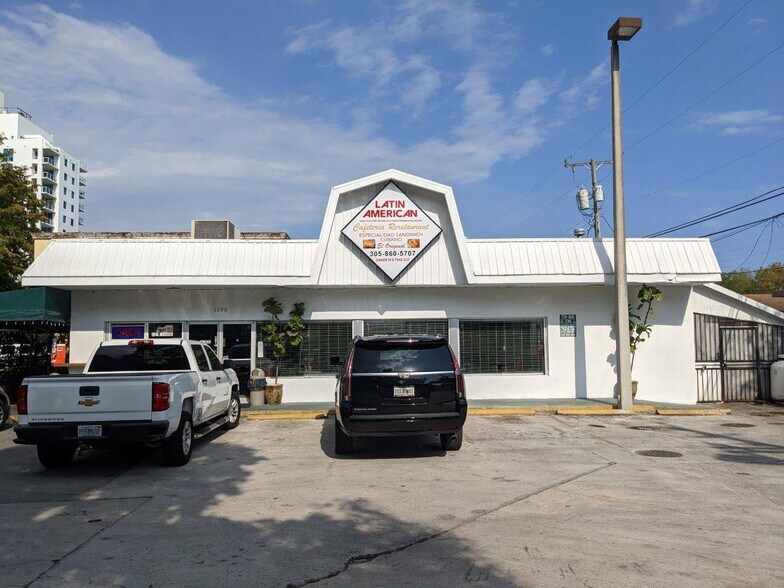 1590 SW 22nd St, Miami, FL à vendre - Photo du bâtiment - Image 1 de 3