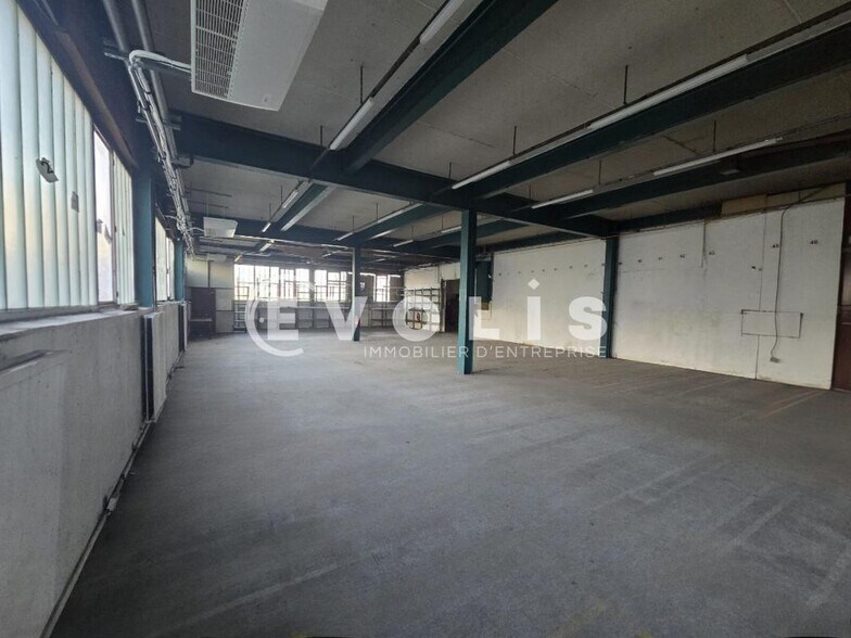 Flex in Ris-Orangis for lease - Interior Photo - Image 2 of 19