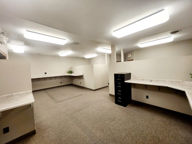 2919 Crossing Ct, Champaign, IL for lease - Interior Photo - Image 2 of 3