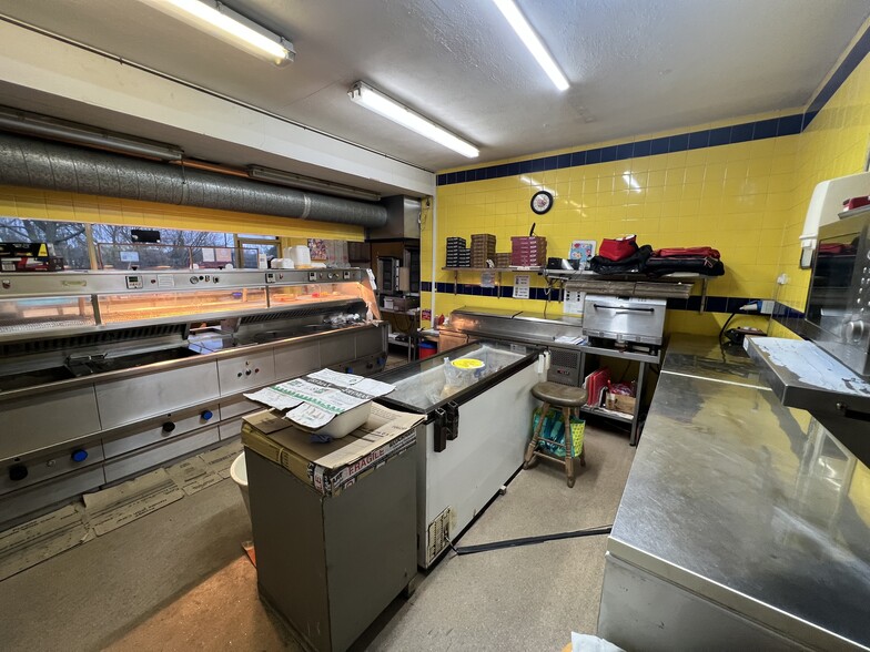 132 Lower Cippenham Ln, Slough for lease - Building Photo - Image 3 of 6