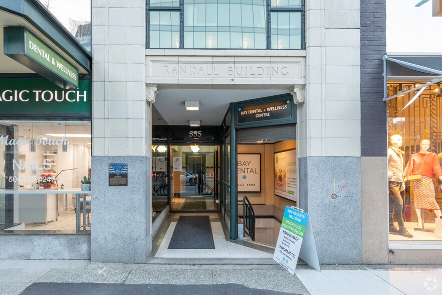555-565 W Georgia St, Vancouver, BC for lease - Building Photo - Image 3 of 9