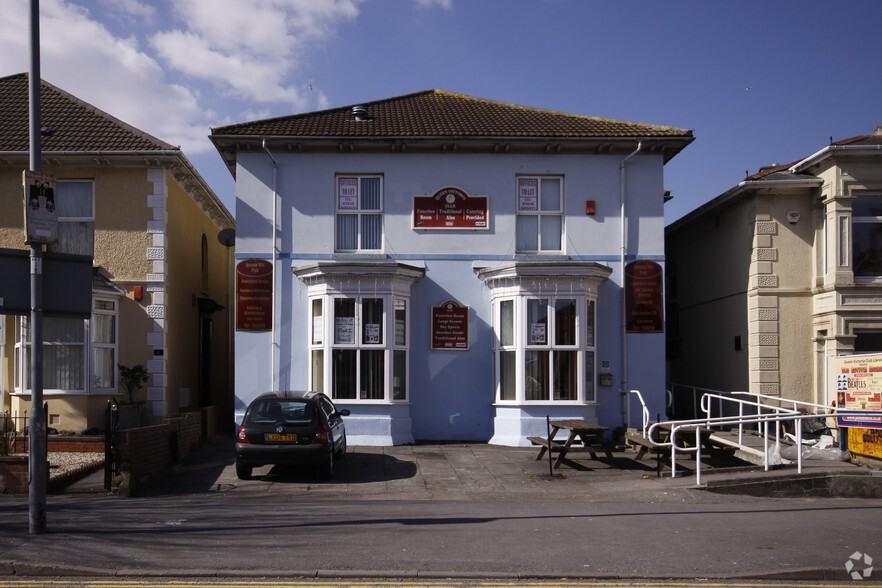 4 Queen Victoria Rd, Llanelli for sale - Primary Photo - Image 1 of 1