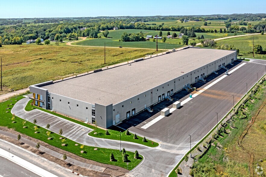 1215 Chaska Creek Blvd, Chaska, MN à louer - Photo du bâtiment - Image 2 de 2