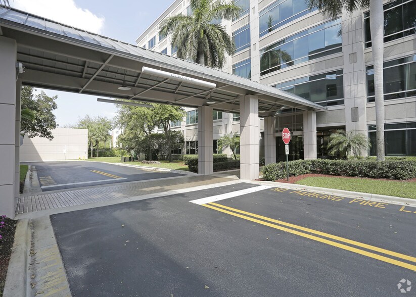 8400 NW 36th St, Doral, FL à louer - Photo du bâtiment - Image 2 de 4