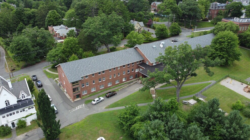 45 Round Hill Rd, Northampton, MA à vendre - Photo du bâtiment - Image 3 de 39