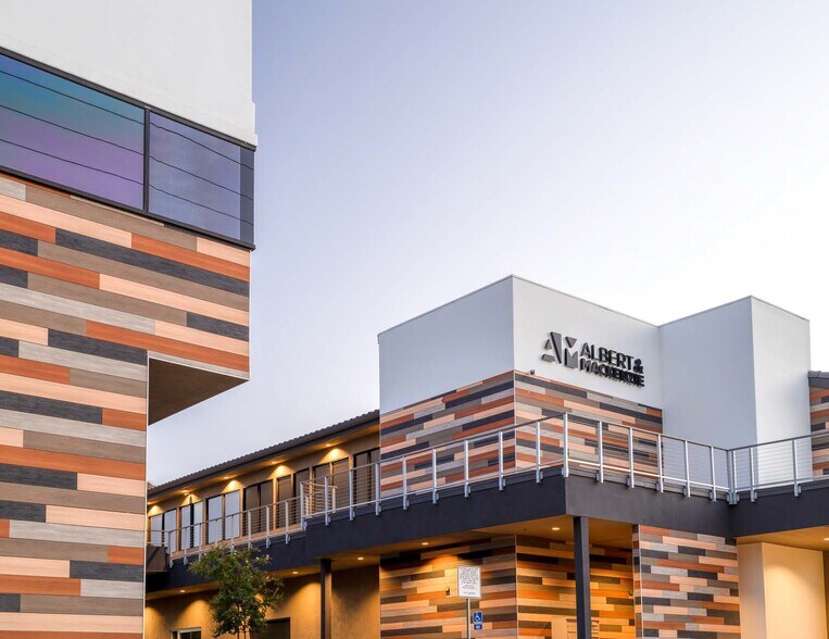 28210 Dorothy Dr, Agoura Hills, CA à louer - Photo du bâtiment - Image 3 de 6