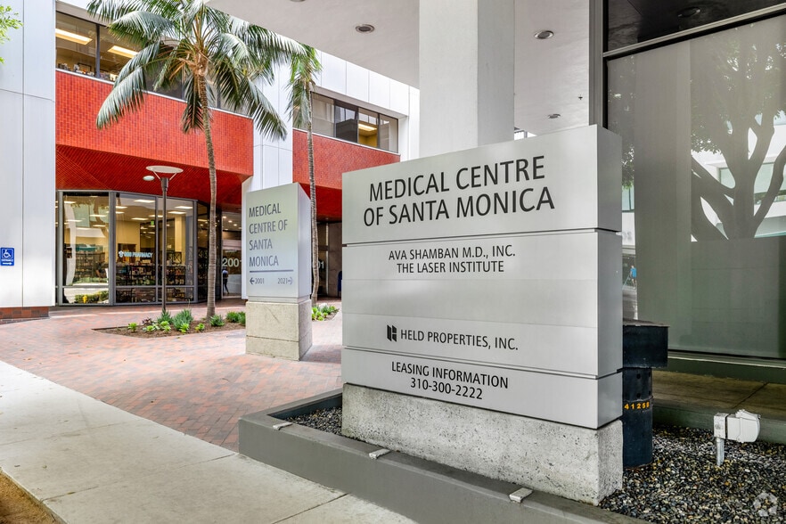 2001 Santa Monica Blvd, Santa Monica, CA for lease - Building Photo - Image 3 of 8