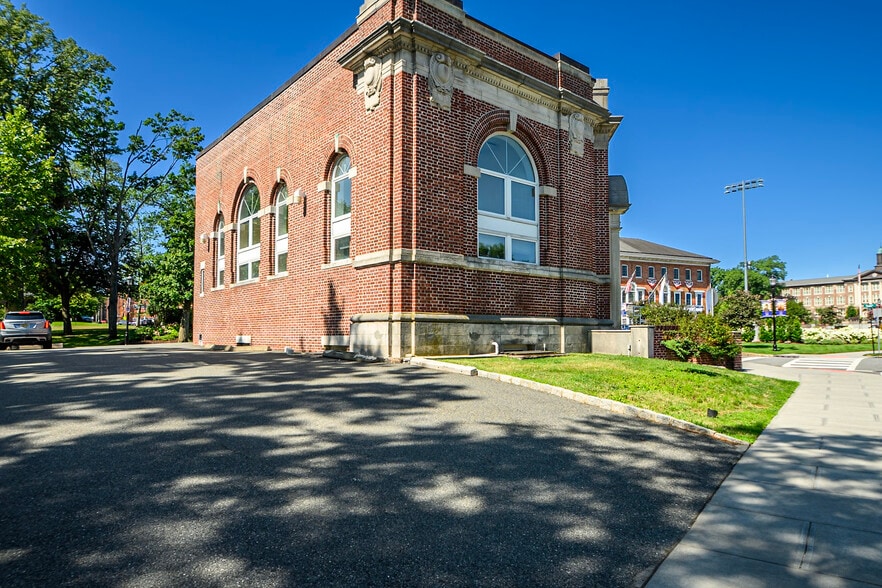 213 Chestnut St, Nutley, NJ à vendre - Photo du bâtiment - Image 2 de 32