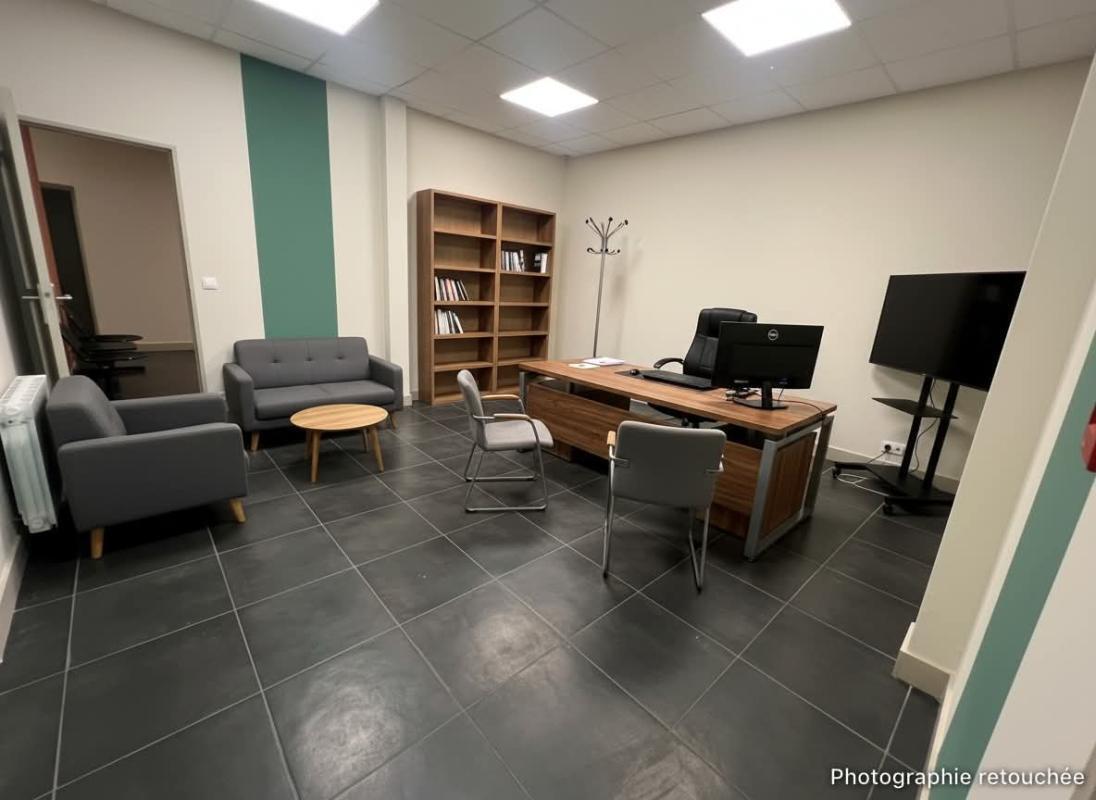 Bureau dans Verneuil-en-Halatte à louer Photo intérieure- Image 1 de 6