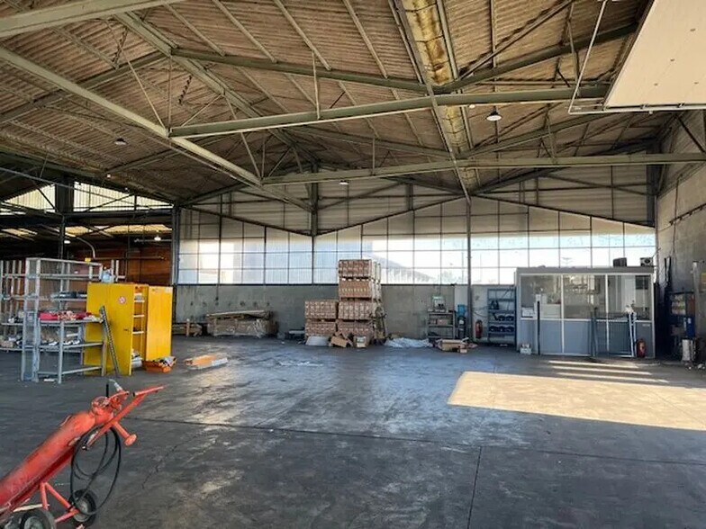 Retail in Portet-sur-Garonne for lease - Interior Photo - Image 2 of 4