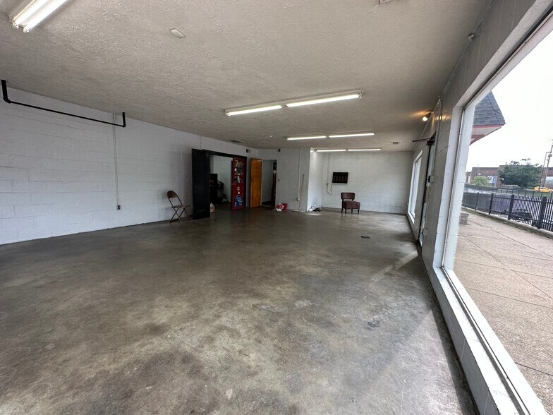 322 W 3rd St, Bloomington, IN à vendre - Photo du bâtiment - Image 3 de 35