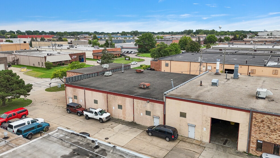 34195 Riviera Dr, Fraser, MI for lease - Building Photo - Image 2 of 3