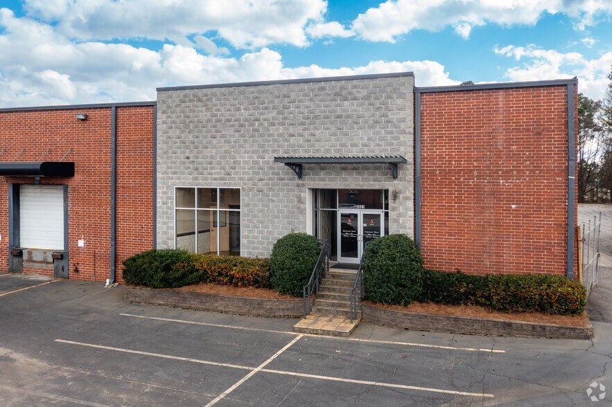 3021 Olympic Industrial Dr SE, Smyrna, GA for lease - Building Photo - Image 2 of 7