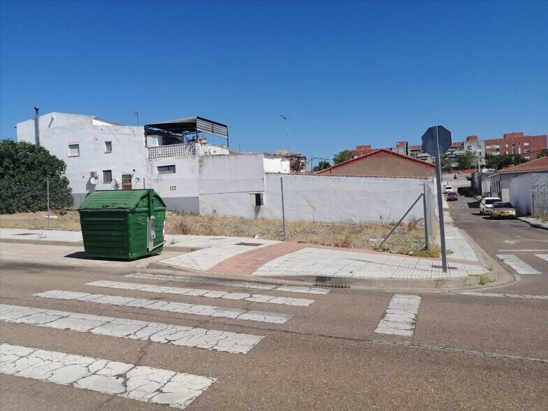 Camino Viejo de Mirandilla, Mérida, Badajoz for sale - Primary Photo - Image 2 of 15