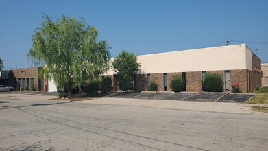 6445 Hamlin Ave, Lincolnwood, IL for lease Building Photo- Image 2 of 14