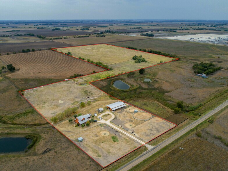 4100 County Road 404, Taylor, TX à vendre - Photo du bâtiment - Image 1 de 1
