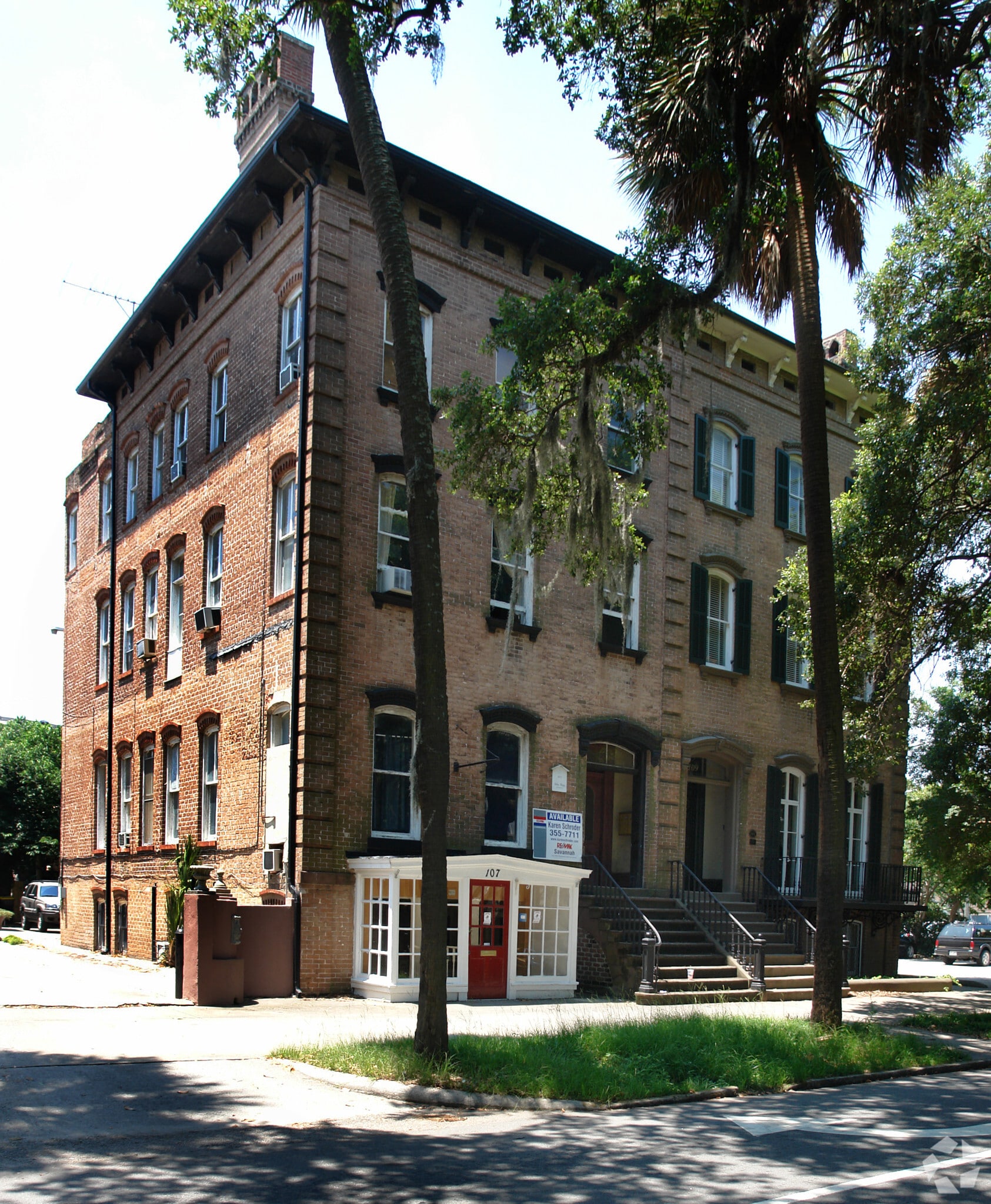 107 W Liberty St, Savannah, GA for lease Primary Photo- Image 1 of 3
