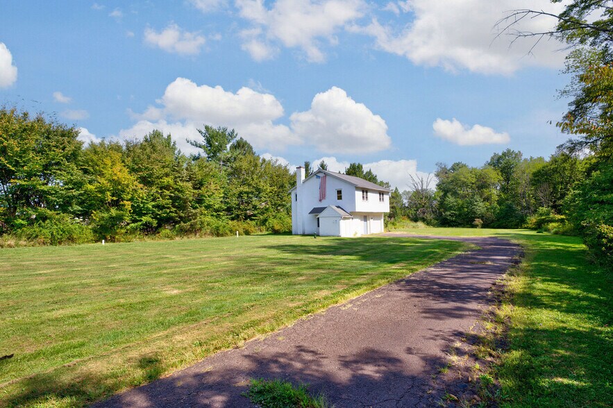5821 Easton Rd, Pipersville, PA à vendre - Photo du bâtiment - Image 2 de 5
