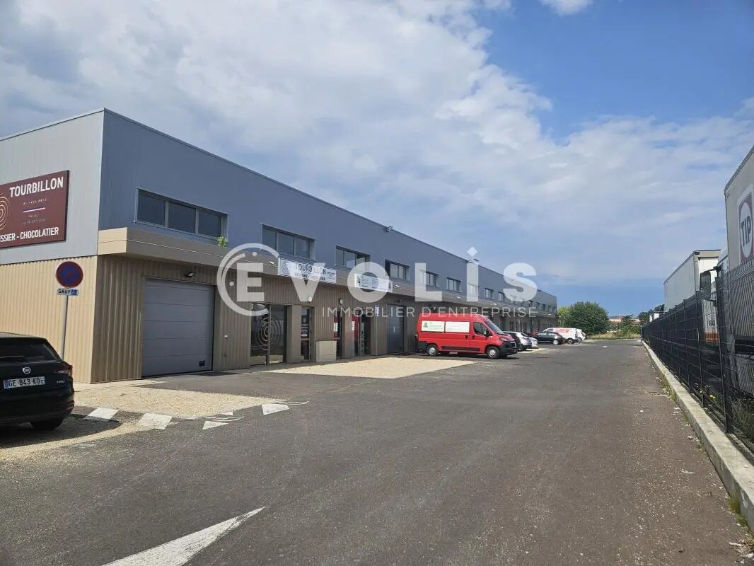 Flex in Marolles-en-Hurepoix for sale Building Photo- Image 1 of 12