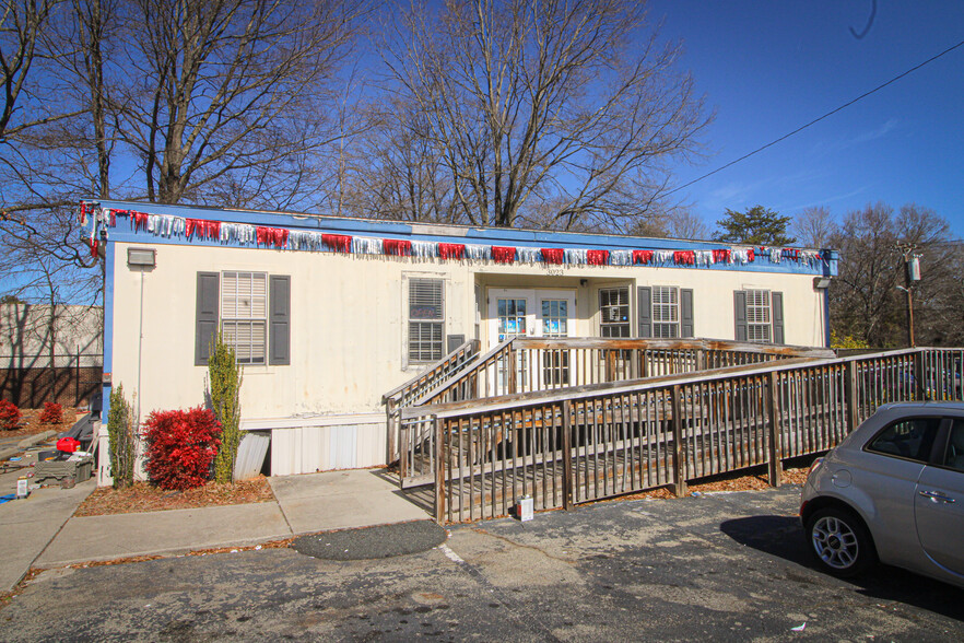 3023 Kernersville Rd, Winston-Salem, NC for sale - Building Photo - Image 1 of 5