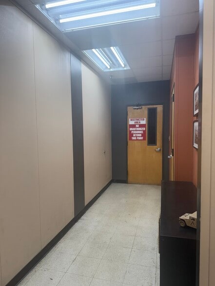 915-917 Newsome St, Mount Airy, NC for lease - Building Photo - Image 3 of 9
