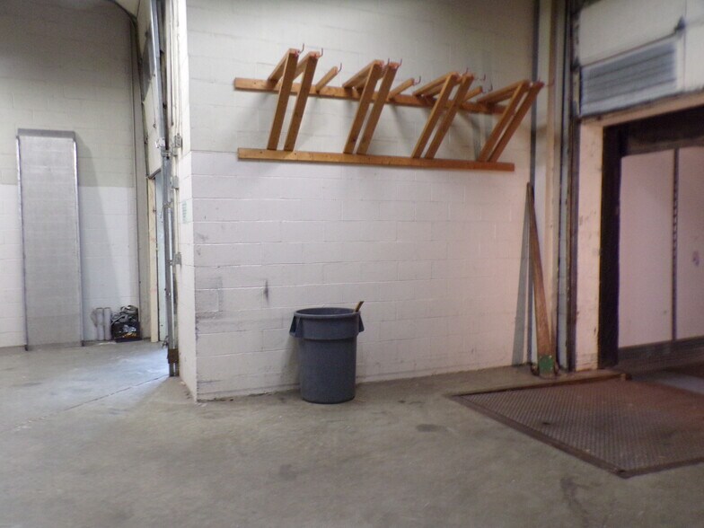 1300 Ulster Ave, Kingston, NY à louer - Photo intérieure - Image 2 de 7