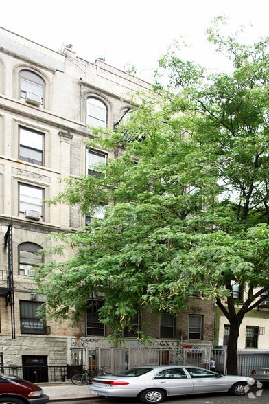 221 Henry St, New York, NY for sale - Primary Photo - Image 2 of 5