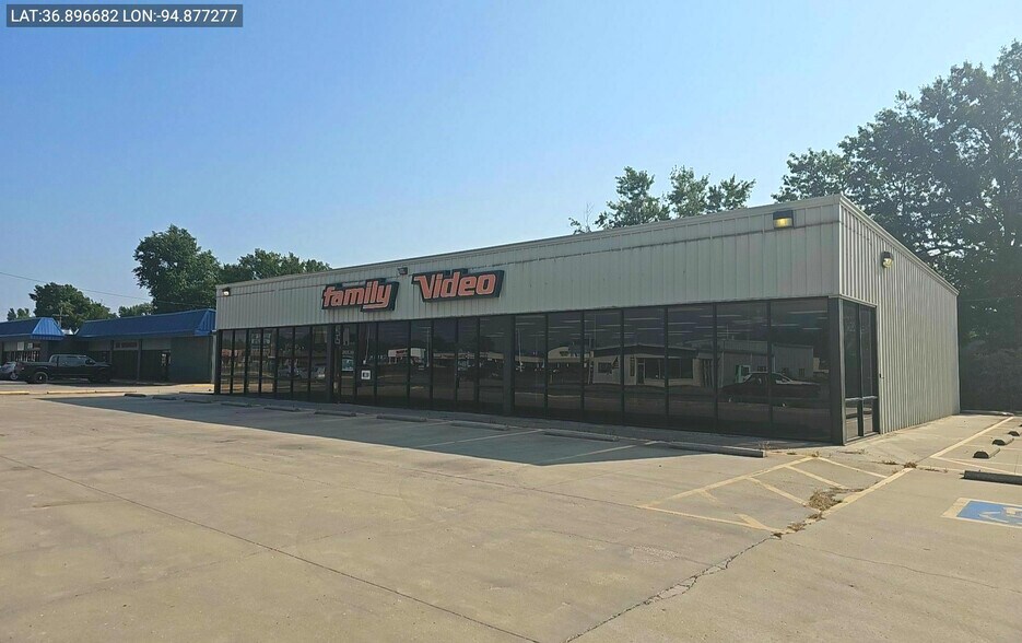 1912 N Main St, Miami, OK à louer - Photo du bâtiment - Image 2 de 4