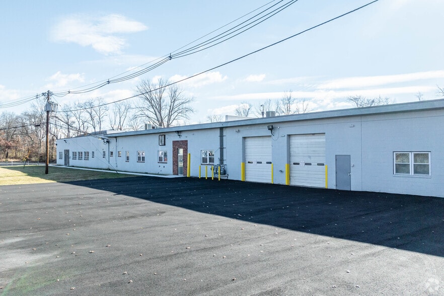 101 Clinton Rd, Fairfield, NJ for lease - Building Photo - Image 3 of 25