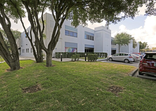 More details for 10400 NW 33rd St, Miami, FL - Office for Lease