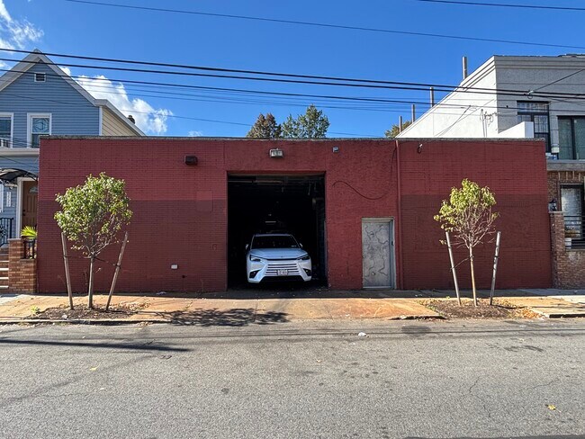 More details for 9516 101st St, Ozone Park, NY - Industrial for Lease