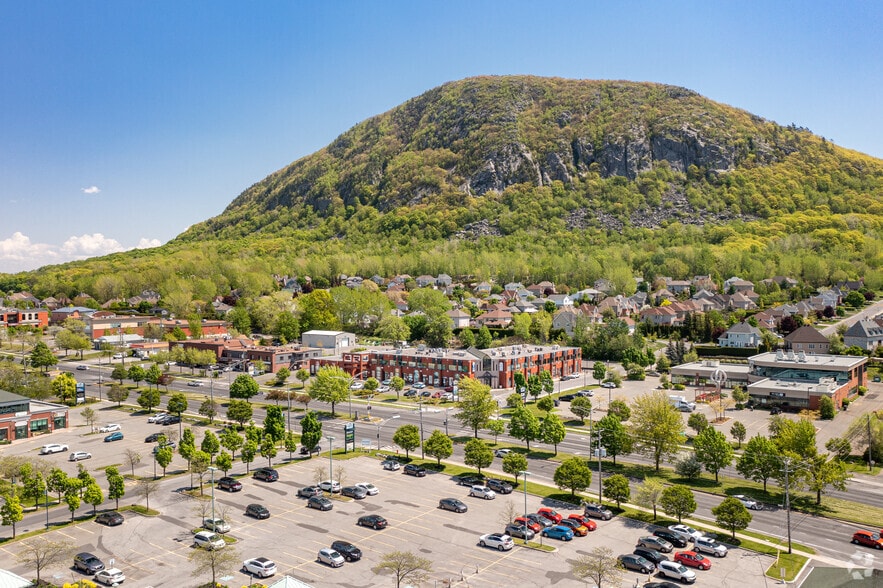 370-380 Boul Sir-Wilfrid-Laurier, Mont-St-Hilaire, QC à louer - Aérien - Image 2 de 4