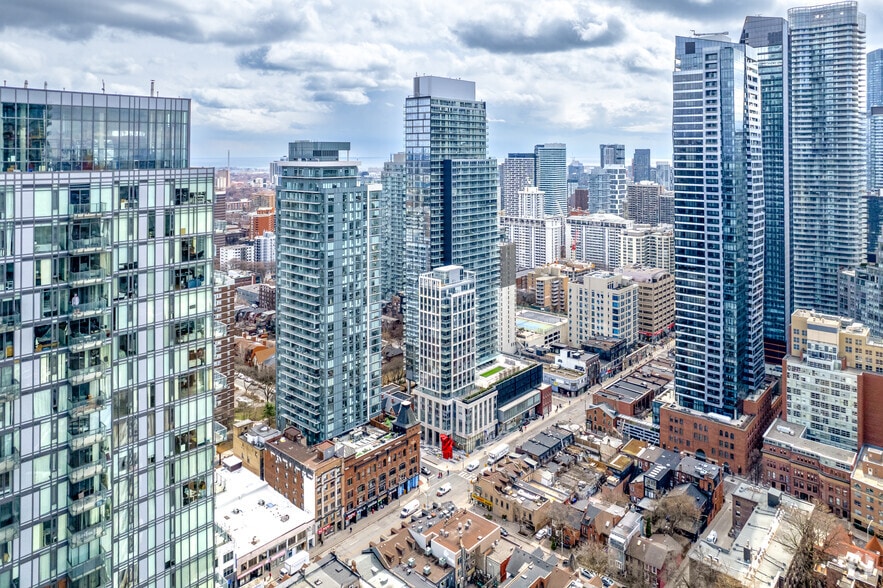 599 Yonge St, Toronto, ON à vendre - Aérien - Image 2 de 30