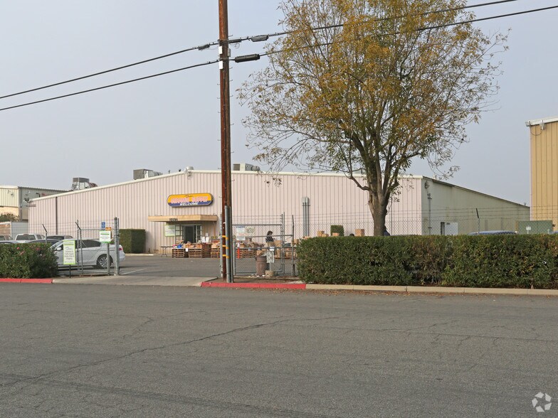 5697 E Fountain Way, Fresno, CA à vendre - Photo du bâtiment - Image 1 de 4