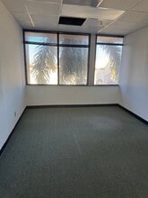 915 Middle River Dr, Fort Lauderdale, FL for lease Interior Photo- Image 1 of 5