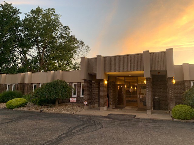 2223 Fulton Dr NW, Canton, OH for sale Primary Photo- Image 1 of 35