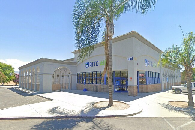 Plus de détails pour 1605 S San Jacinto Ave, San Jacinto, CA - Commerce de détail aux enchères