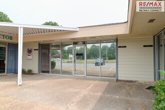 1747-1811 George Washington Memoria Hwy, Gloucester Point, VA for lease Interior Photo- Image 2 of 15
