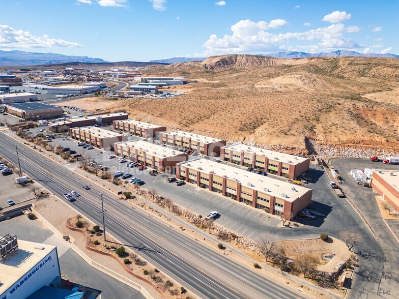 4012 S River Rd, Saint George, UT à louer - Photo du bâtiment - Image 3 de 8