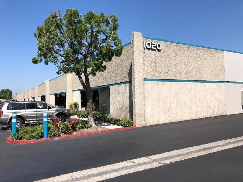 1020 N Batavia St, Orange, CA à louer - Photo du bâtiment - Image 2 de 10