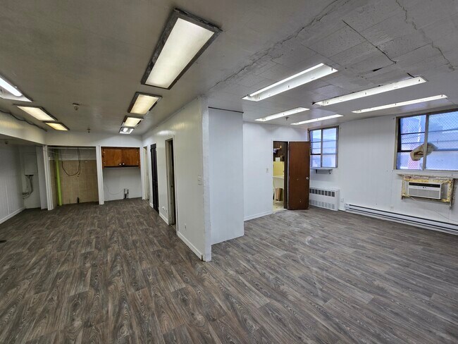 More details for 372 Ten Eyck St, Brooklyn, NY - Flex for Lease