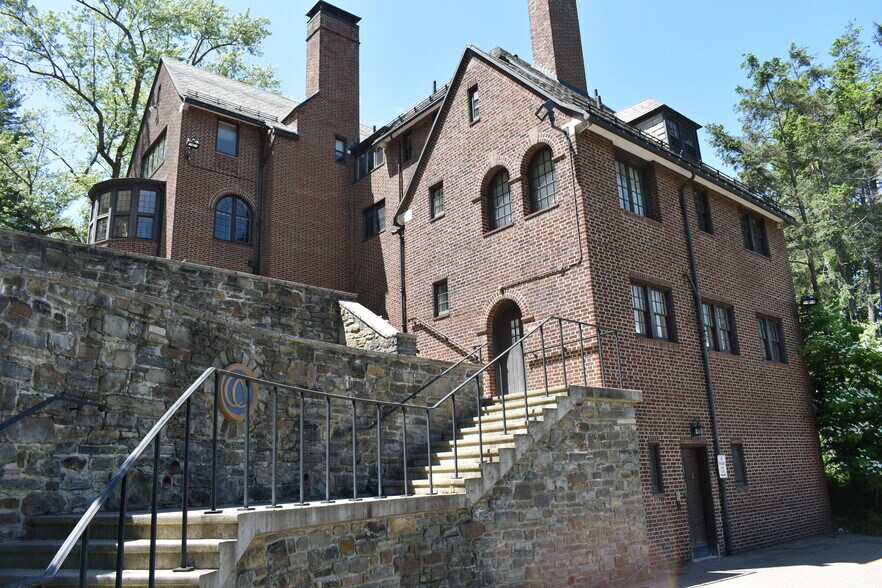 9 Park Pl, Corning, NY à vendre - Photo du bâtiment - Image 2 de 32