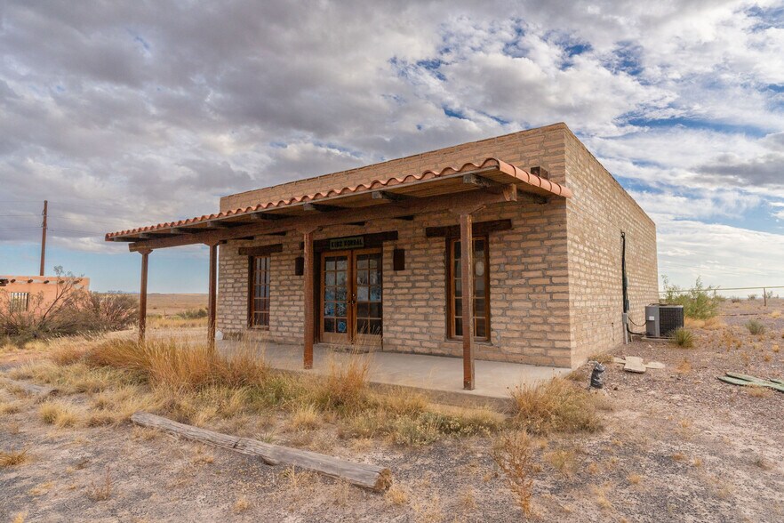 1498 E. US-90, Marfa, TX for sale - Primary Photo - Image 1 of 42