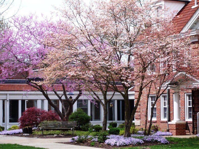 700 N 66th St, Belleville, IL à vendre - Photo du bâtiment - Image 3 de 11