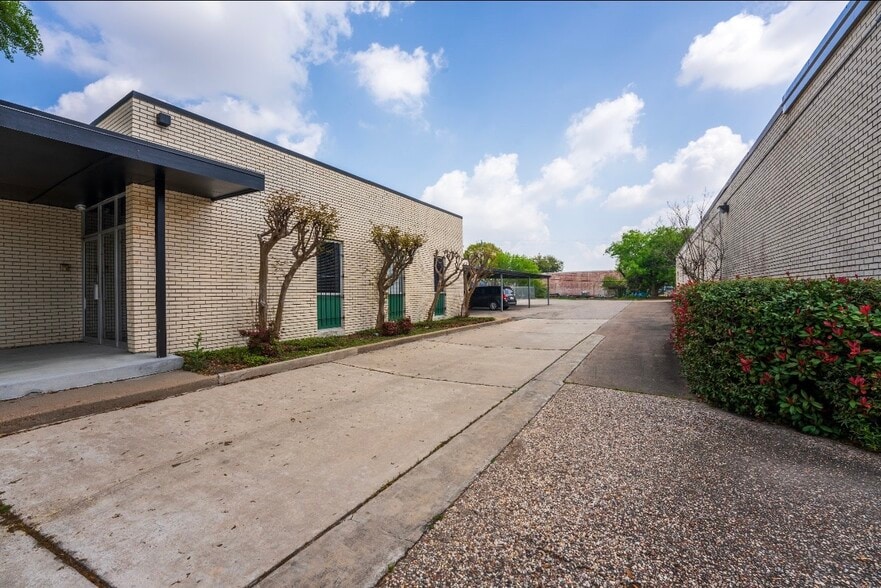 3935 Hartsdale Dr, Houston, TX for lease - Building Photo - Image 3 of 9
