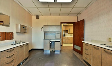 415 N Front St, Spooner, WI à louer Photo du bâtiment- Image 1 de 4