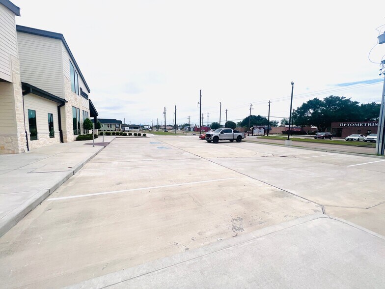 317 W San Augustine St, Deer Park, TX à louer - Photo du bâtiment - Image 3 de 5