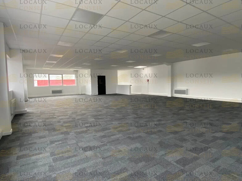 Flex in Argenteuil for lease - Interior Photo - Image 1 of 5